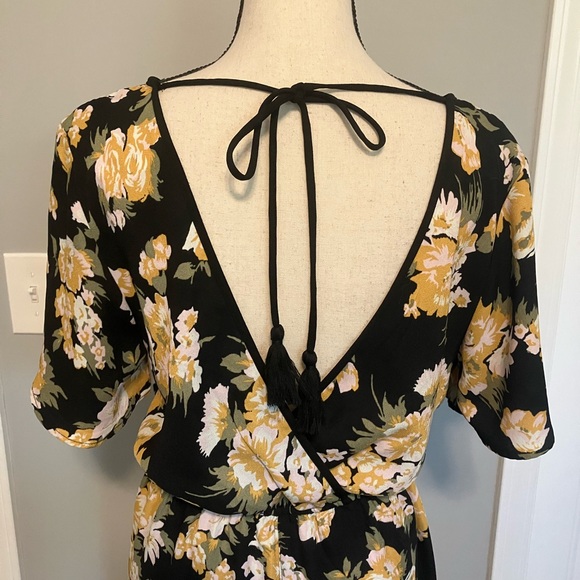 Black jumpsuit with yellow flowers - Picture 5 of 12